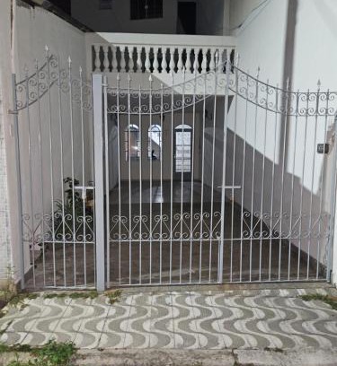 Aparecida Casa | Casa familiar e espaçosa em Aparecida SP, com 3 quartos