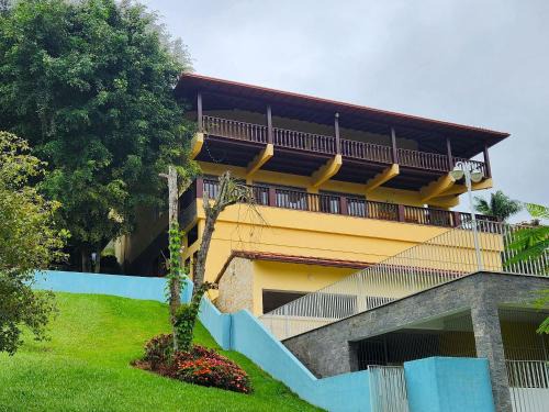 Itaipava Casa | Casa Feliz: serviço, hidro aquecida, piscina