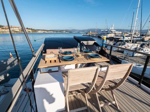 Quintans Alquiler De Eote | Casa Flotante Sanxenxo