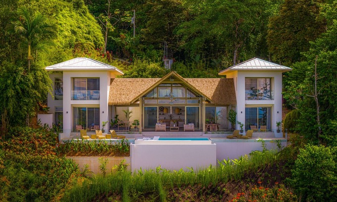 Uvita Villa | Villa de lujo en la selva con vistas al océano