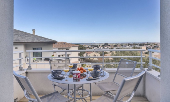 Biguglia Apartamento | Casa Funtana, pleasant and contemporary apartment with sea view terrace