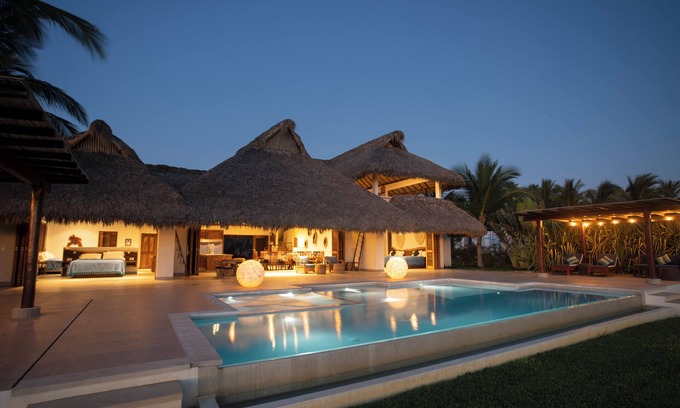 Libertad Casa | Casa Gaby - A luxurious, beachfront villa