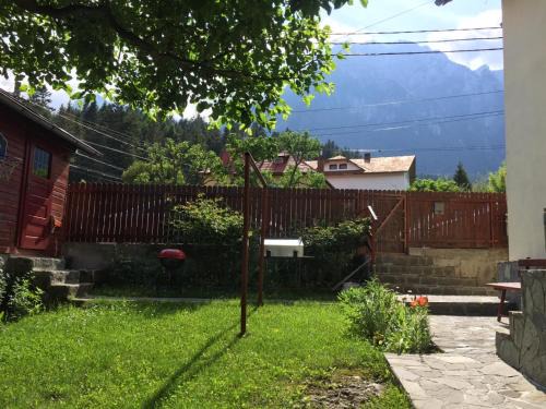 Busteni Casa | Casa Galbena Busteni
