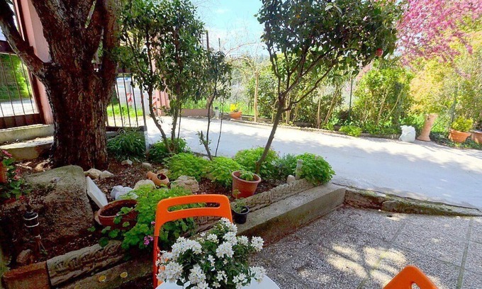 Spoleto Casa | Casa Geranio D: Una casa de campo moderna y encantadora de dos pisos ubicada en una zona tranquila a pocos minutos del centro.