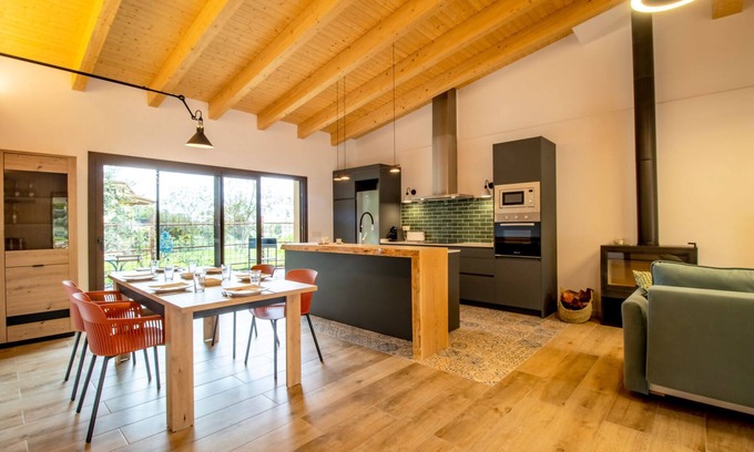 Camos Casa | Casa Gessamí – Alojamiento en el Pla de l'Estany