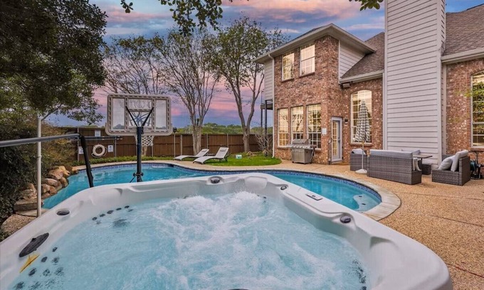 Northwest Carrollton Casa | Casa Grande | Pool,Game Room,Hot Tub for 17 guests