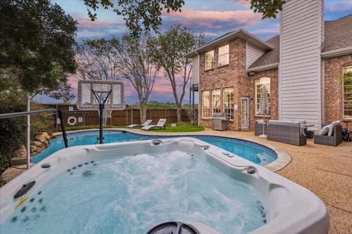 Northwest Carrollton Casa | Casa Grande Pool,game Room,hot Tub For 13 Guests