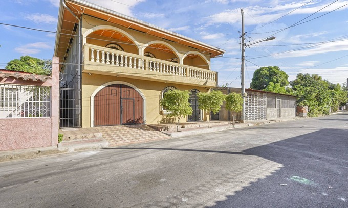 Leon Casa | Casa Guadalupe - 4BR/4.5BA Two-Story In Leon