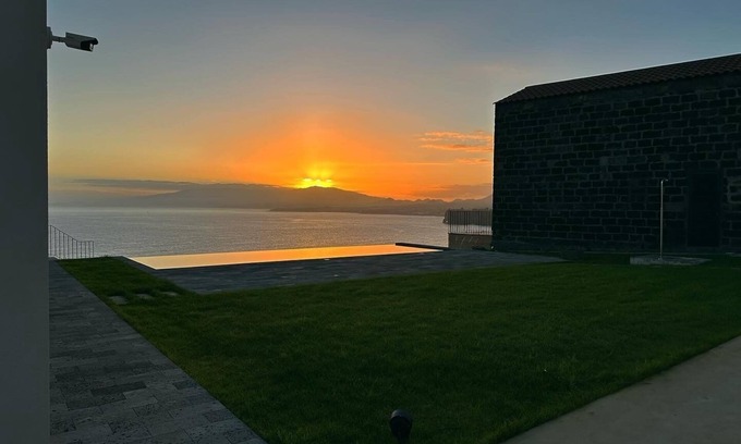 Santo Antonio Cabaña | Casa Guiomar, a Tranquilidade com a Vista de uma Piscina Inspiradora