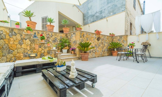 Maria de la Salut Casa | CASA HOLGANZA - Chalet con terraza en Maria de la Salut. WiFi Gratis