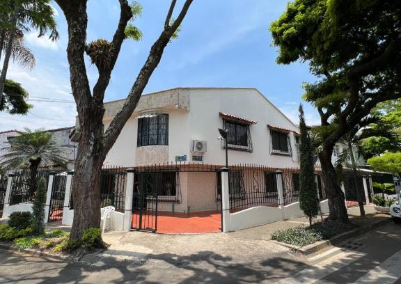 Cali Casa | CASA HOTEL FLOR DEL VALLE
