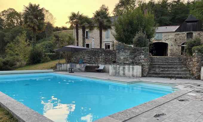Montaut Casa | Casa Hourquet: nature, pool and the Pyrenees