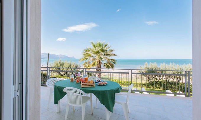Alcamo Marina Apartamento | CASA IBISCUS 1 5 meters from the beach