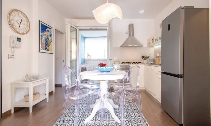 La Pietraia Apartamento | Casa Ibiscus. Cozy apartment a few steps from the sea.