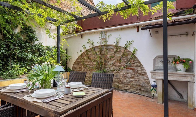 San Lorenzo Apartamento | Casa Il Patio: 2 dormitorios-2 baños en el corazón de Florencia con jardín
