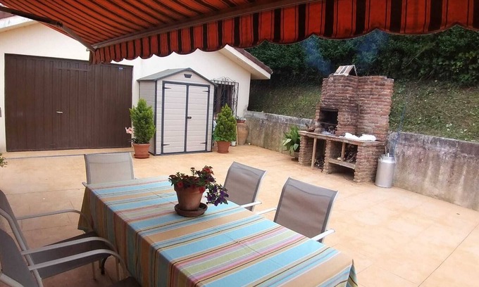 Villaescusa Chalet De Esquí | CASA INDEPENDIENTE CON PISCINA Y BARBACOA JUNTO A PARQUE DE CABARCENO
