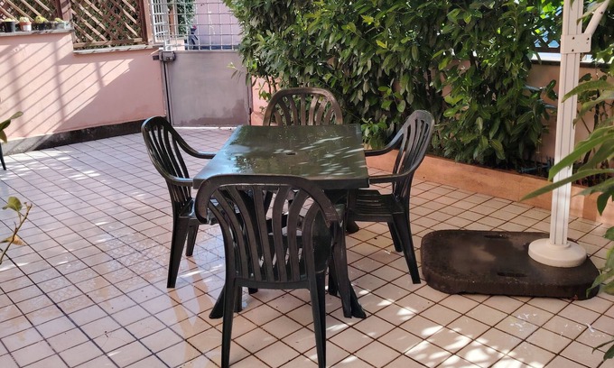 Prenestino-Labicano Casa | Casa indipendente con camera da letto e soggiorno terrazzo e giardino mattonato