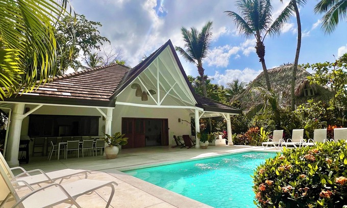 Puerto Bahia Villa | CASA ISLA, 3 Bed Lux Villa w/ Private Pool -2 minute walk to stunning beach!
