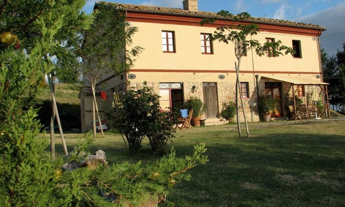 Montecarotto Apartamento | Casa -Montale, 2/5 Stalla, típica casa de campo, gr. Piscina, entorno privado, vista panorámica