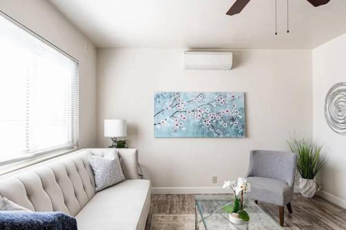 Little Italy Apartamento | Casa Italia -2BR- FREE Driveway parking for 2 cars