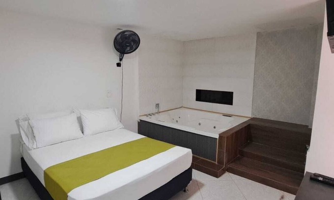 Florida Nueva Casa | Casa Jerusalén en Laureles, la mejor zona turística, gastronómica de Medellín