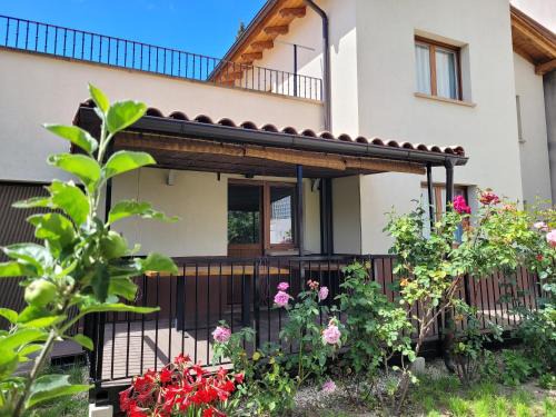 Riezu Casa | Casa Julio, bonita casa cómoda y espaciosa, totalmente reformada con terraza y jardin privado