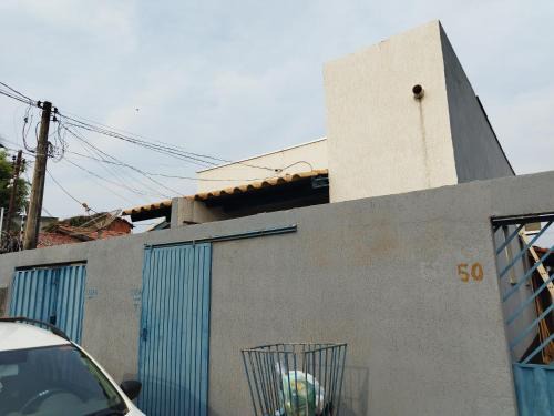 Plano Diretor Sul Casa | Casa kitnet Próx da Rodoviária c/suite e ar condicionado entrada individual . Geladeira e cozinha básica. Garagem pra carro.