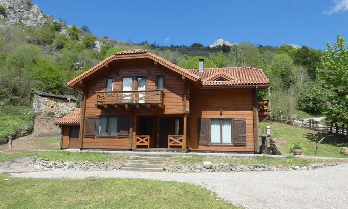Laviana Cabaña | Casa la Fomermeya - Ideal for family reunions and large groups.