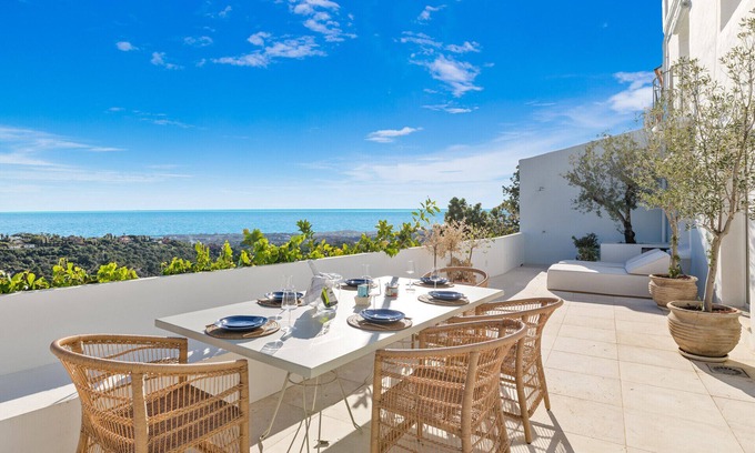 Benahavis Chalet De Esquí | Casa La Heredia - 3bd Townhouse & amazing views!