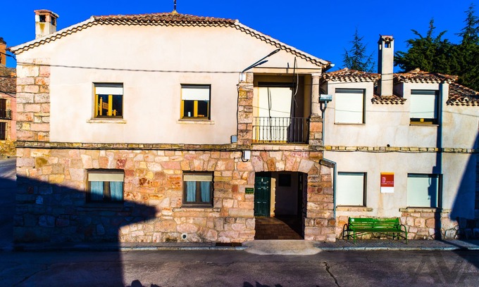 Valdevacas y Guijar Casa | Casa La Palaina (alquiler integro) para 30 personas y patio amplio