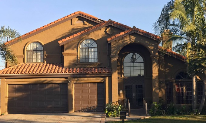 Mount Wilson Casa | Verde Hogar de dos pisos en Downey