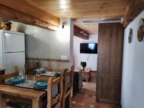 Valdecabras Casa | CASA LARA CIUDAD ENCANTADA