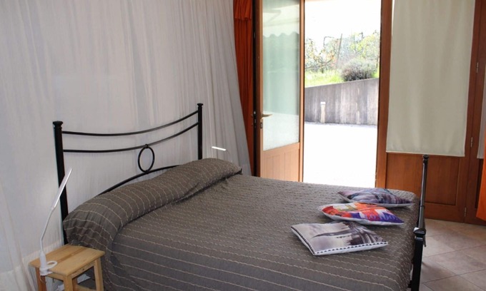 Montagnano Otro | CASA LARA es un acogedor apartamento con entrada independiente, parte de una hermosa villa inmit