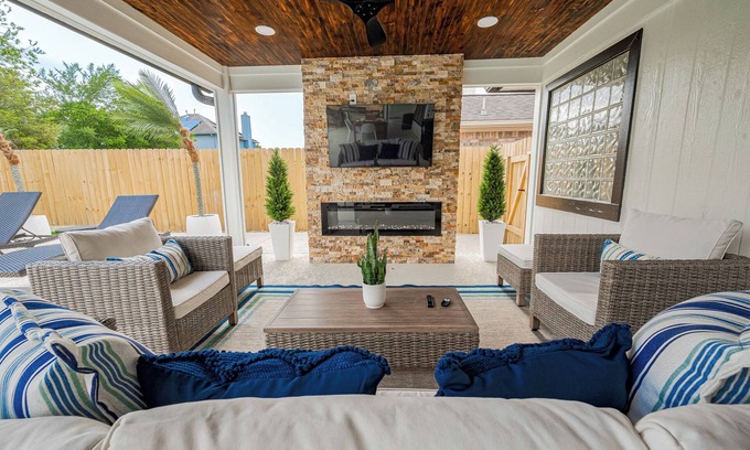 Barker Casa | Casa Larissa , Grill & Chill Retreat- Heated Pool 3 bedroom Home in Katy TX