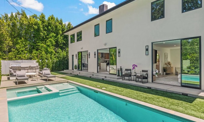 Encino Casa | Casa Leona - Modern Masterpiece Behind Private Gates w/ Pool & Chef's Kitchen