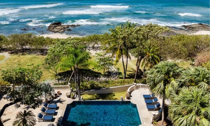 Tamarindo Casa | Casa Libelula, this tranquil haven offers direct beach access.