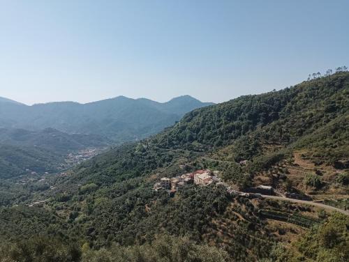 Lavaggiorosso Apartamento | CASA LORENZO SULLE COLLINE DI LEVANTO e VICINO ALLE CINQUETERRE LT-0620