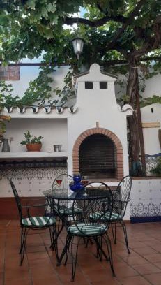 Ojen Casa | Casa Luciíta: Agradable con chimenea, patio y BBQ.