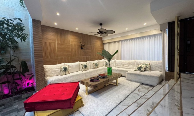 Laureles Casa | Casa Lujosa, piscina, sala de cine y chimenea. Barrio mas cool del mundo