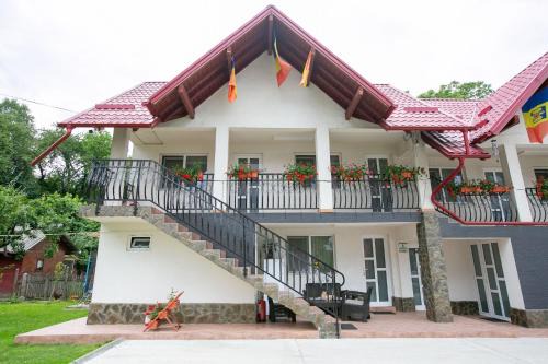 Oestii Paminteni Casa | Casa Mădălina
