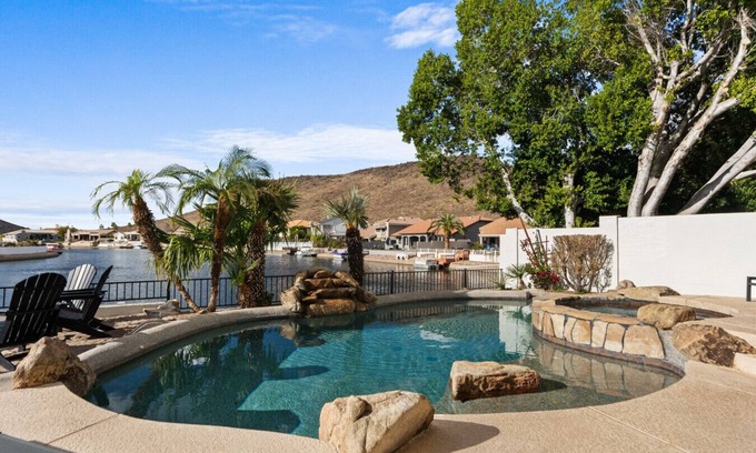 Arrowhead Lakes Casa | Casa Madera | Lux Getaway w/ Boat & Fire Pit
