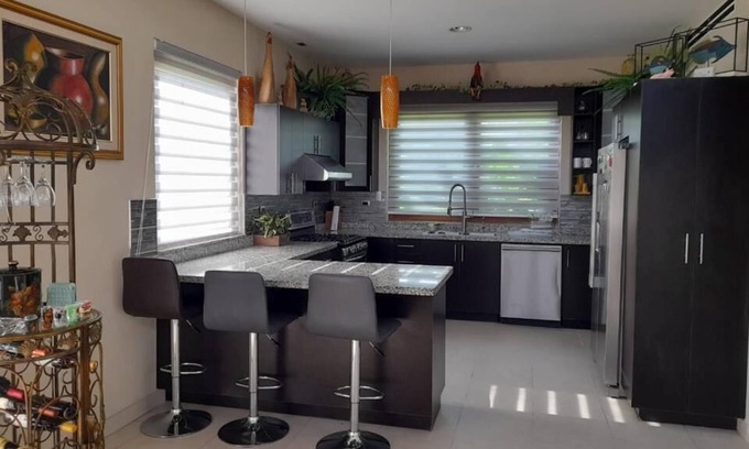 Tela Casa | Casa Mangle ubicada dentro de Indura, con 4 dormitorios, piscina privada y playa