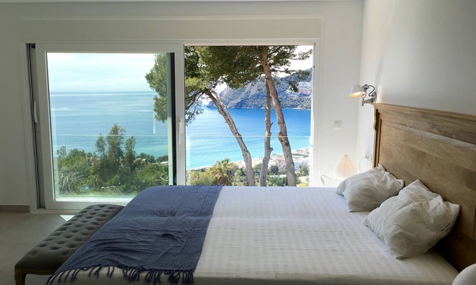 Almunecar Casa | Casa Mare Nostrum: Chic Villa, Best Bay Views & Heated Pool (Oct 15-May 15)