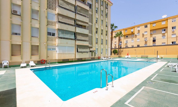 Torre del Mar Casa | CASA MARINA - Precioso apartamento con piscina comunitaria y cerca del mar. WiFi gratis.