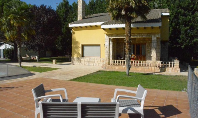 Teruel Casa | Casa Martín, casa con jardín pensada para familias