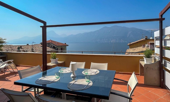 Brenzone sul Garda Apartamento | Casa Martina - Attico con Terrazzo in Splendida Vista Lago