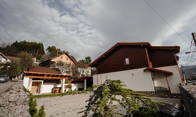 Borsa Casa | Casa Mecva