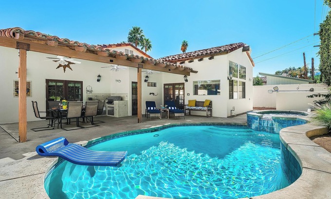 The Mesa Casa | Casa Mesa! New Listing! 3 bed/3 bath! Pool! Spa! Fireplace! Close to Downtown PS