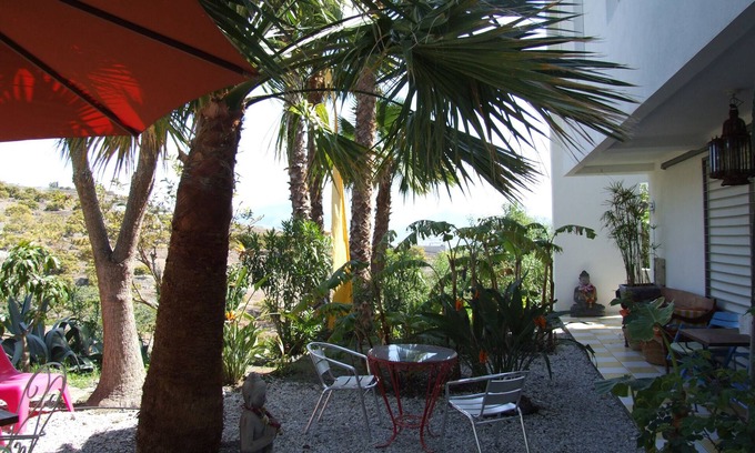 Salobrena Casa | Casa MexicanaUna casa individual con jardín y ambiente de bienestar