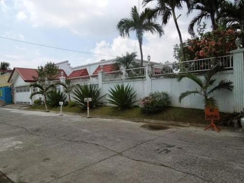 Las Pinas Casa | Casa Meyer's BF Homes International House for rent with pool and Jacuzzi